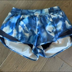 Lululemon hotty hot short 2.5 blue size 8